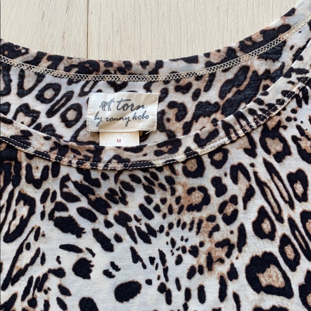 Animal print / leopard print top - Picture 2 of 4